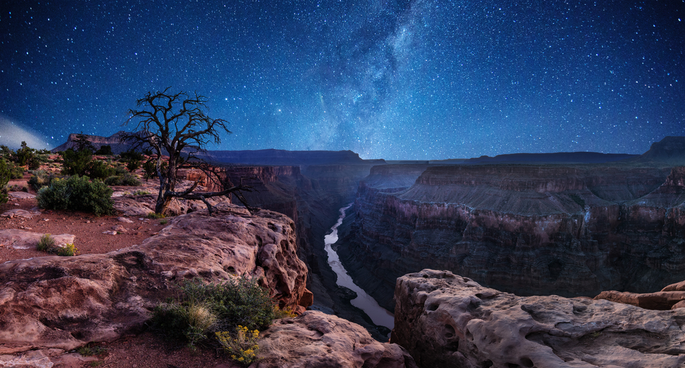 Image of a desert sky at night.